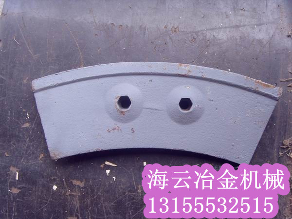 南方路機1500、三隆重工混凝土攪拌機弧襯板、側(cè)刮刀供應(yīng)商