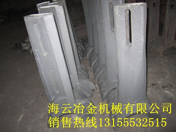 三一重工1.5方混凝土攪拌機(jī)鑄鋼中攪拌臂、高鉻合金端襯板特價(jià)出售